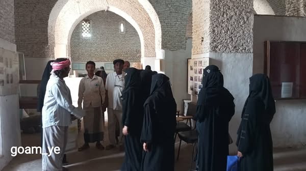 طالبات المركز الصيفي بمدرسة البصرة في زيارة تعليمية لمتحف قلعة زبيد التاريخية - صورة إضافية 2